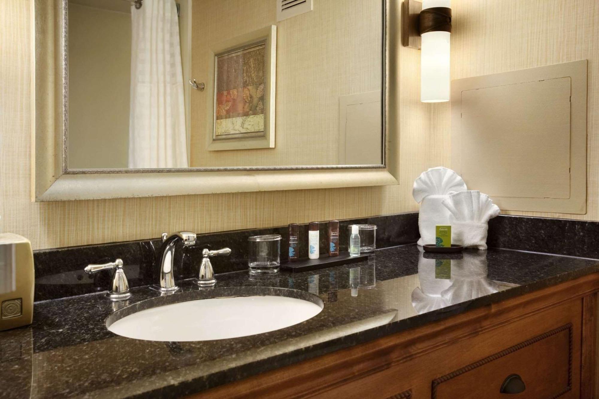 Embassy Suites By Hilton Columbia Greystone Екстериор снимка